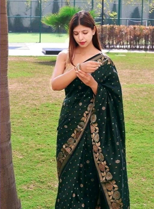 Amiable Dark Green Soft Banarasi Silk Saree With Elision Blouse Piece