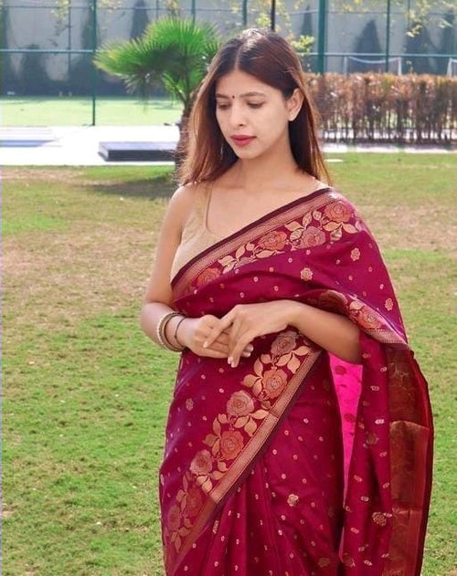 Load image into Gallery viewer, Incredible Dark Pink Soft Banarasi Silk Saree With Beleaguer Blouse Piece
