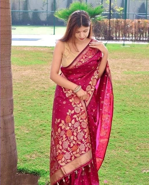 Load image into Gallery viewer, Incredible Dark Pink Soft Banarasi Silk Saree With Beleaguer Blouse Piece
