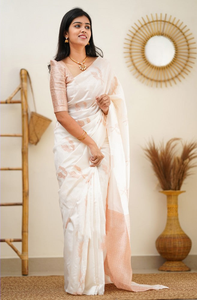 Staring White Soft Silk Saree With Breathtaking Blouse Piece
