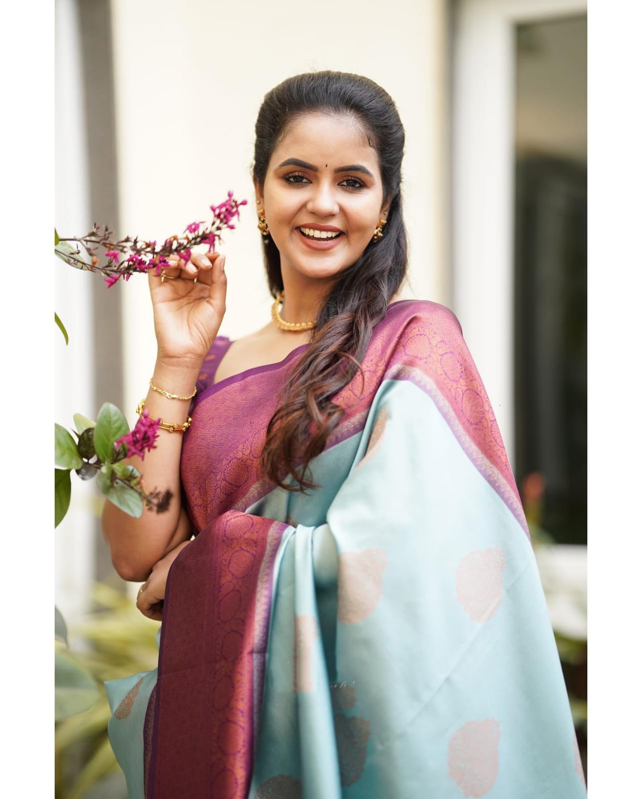 Magnetic Sky Soft Silk Saree With Felicitous Blouse Piece