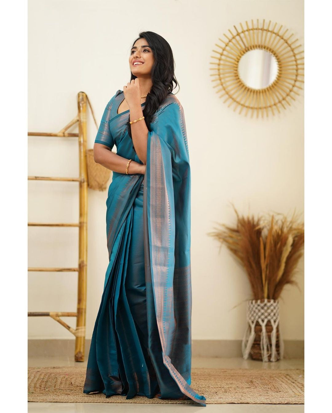 Brood Firozi Soft Silk Saree With Moiety Blouse Piece
