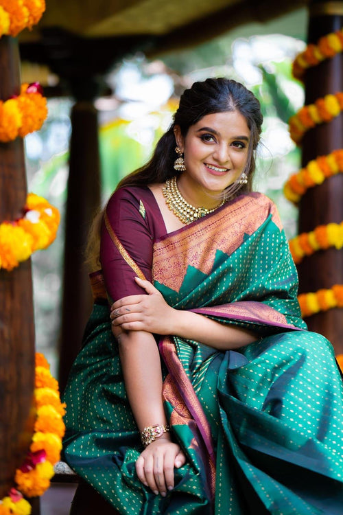 Load image into Gallery viewer, Incomparable Green Soft Silk Saree with Serendipity Blouse Piece
