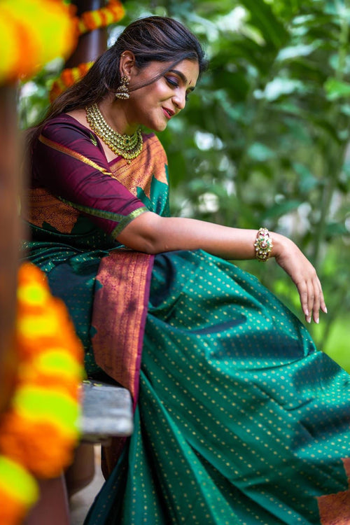 Load image into Gallery viewer, Incomparable Green Soft Silk Saree with Serendipity Blouse Piece
