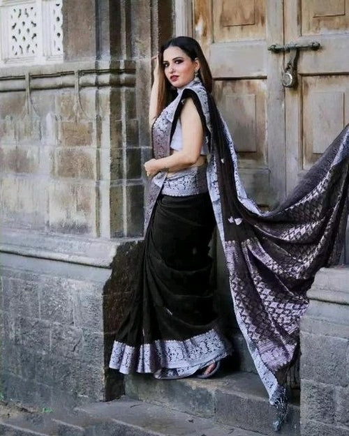 Load image into Gallery viewer, Opulent Black Soft Banarasi Silk Saree With Glowing Blouse Piece
