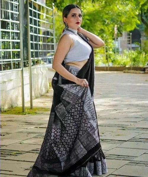 Load image into Gallery viewer, Opulent Black Soft Banarasi Silk Saree With Glowing Blouse Piece
