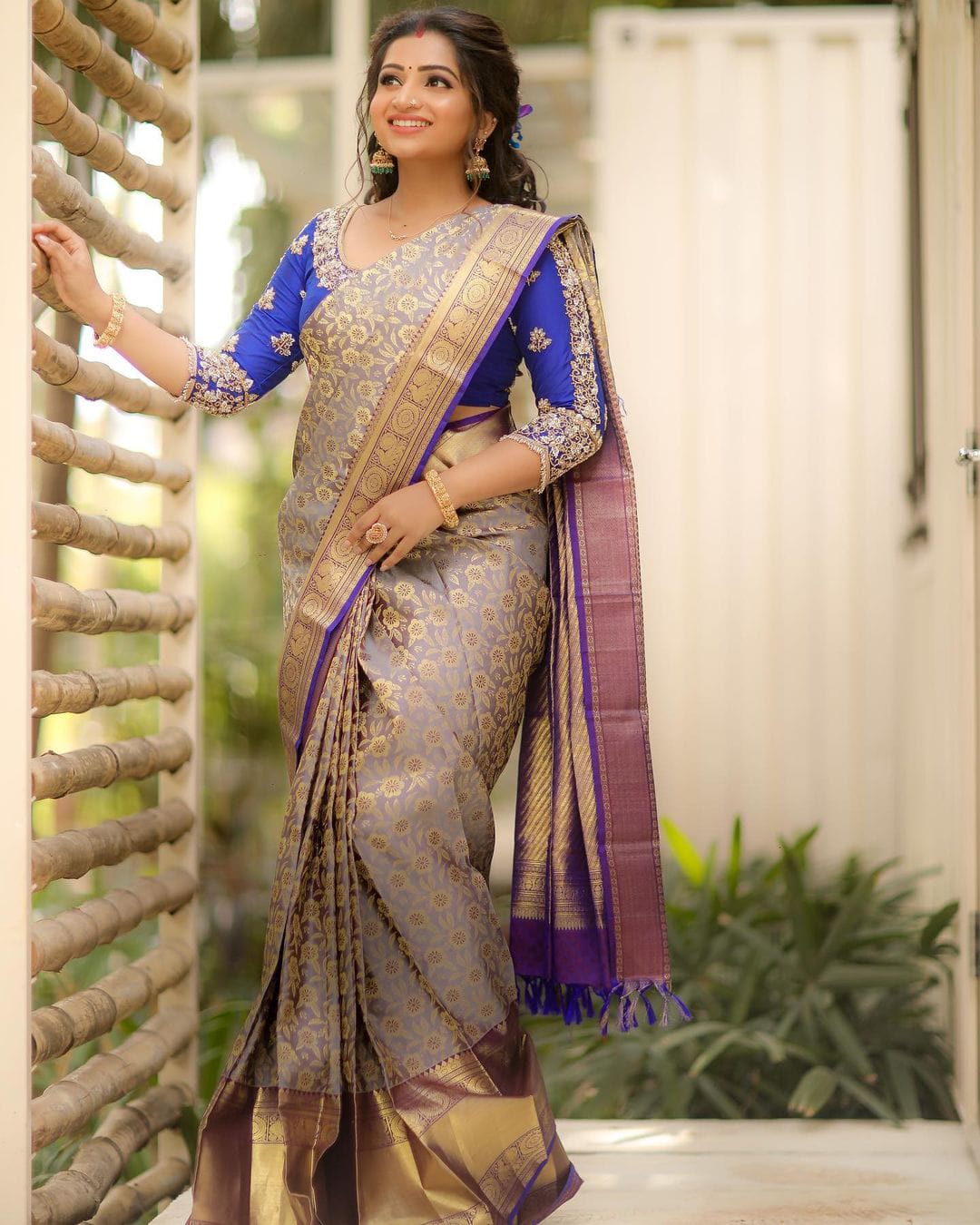 Grey kanchipuram silk saree with 2 colour pallu - #SareeEnvy - Aavaranaa